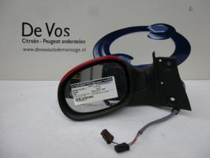 Gebruikte Spiegel Buiten links Peugeot 1007 (KM) 1.6 HDiF 16V Prijs € 55,00 Margeregeling aangeboden door De Vos Autodemontagebedrijf