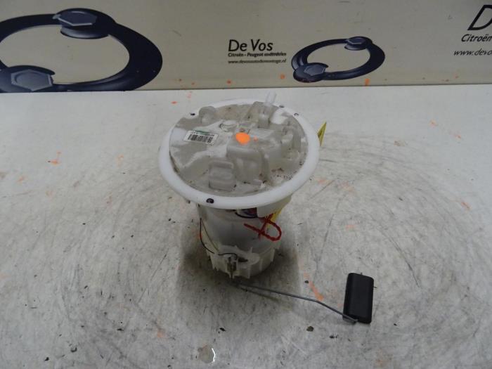 Gebruikte Tank element Pomp Peugeot 208 Prijs € 60,00 Margeregeling aangeboden door De Vos Onderdelen