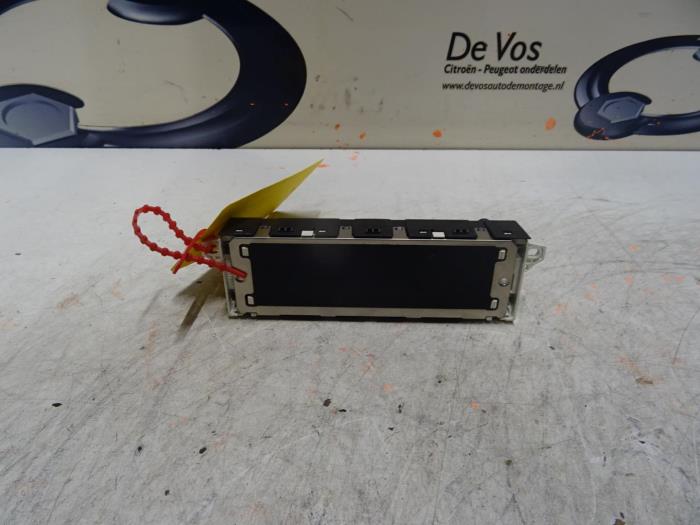 Gebruikte Display Interieur Peugeot 207/207+ (WA/WC/WM) 1.4 16V VTi Prijs € 70,00 Margeregeling aangeboden door De Vos Onderdelen