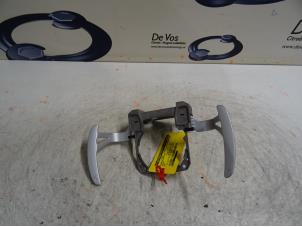 Gebruikte Schakelflipper set Peugeot 4007 Prijs € 80,00 Margeregeling aangeboden door De Vos Onderdelen