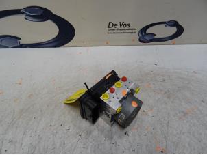 Gebruikte ABS Pomp Peugeot 2008 (CU) 1.2 12V e-THP PureTech 110 Prijs € 160,00 Margeregeling aangeboden door De Vos Onderdelen