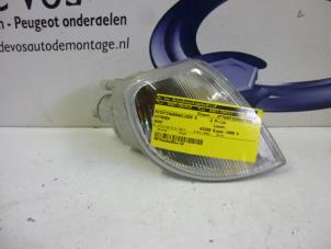 Gebruikte Richtingaanwijzer rechts Citroen Saxo 1.4i SX,VSX Prijs € 10,00 Margeregeling aangeboden door De Vos Autodemontagebedrijf