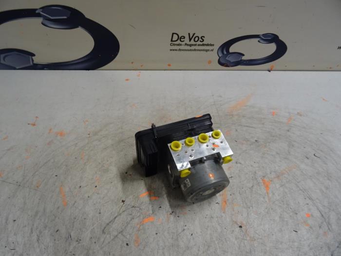 Gebruikte ABS Pomp Peugeot 208 II (UB/UH/UP) 1.2 Vti 12V PureTech 100 Prijs € 250,00 Margeregeling aangeboden door De Vos Onderdelen