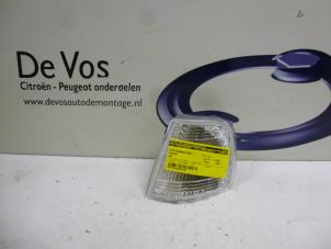 Gebruikte Richtingaanwijzer links Peugeot 405 Prijs € 10,00 Margeregeling aangeboden door De Vos Autodemontagebedrijf