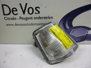 Gebruikte Knipperlicht rechts Peugeot 309 Prijs € 10,00 Margeregeling aangeboden door De Vos Autodemontagebedrijf