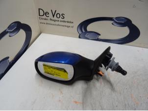 Gebruikte Spiegel Buiten links Peugeot 206+ (2L/M) 1.4 XS Prijs € 35,00 Margeregeling aangeboden door De Vos Onderdelen