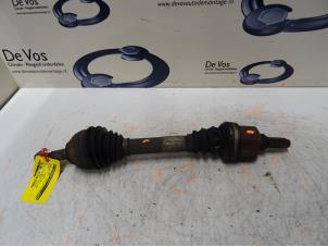 Gebruikte Aandrijfas links-voor Peugeot 607 (9D/U) 2.2 16V Prijs € 100,00 Margeregeling aangeboden door De Vos Onderdelen