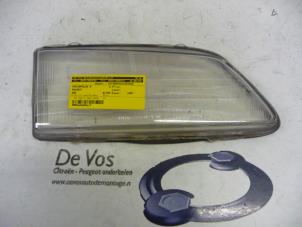 Gebruikte Koplampglas rechts Peugeot 306 (7D) 1.6 Prijs € 25,00 Margeregeling aangeboden door De Vos Autodemontagebedrijf