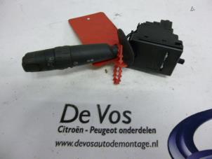 Gebruikte Schakelaar Stuurkolom (licht) Citroen Xantia (X2/X7) 1.9 TD Prijs € 35,00 Margeregeling aangeboden door De Vos Autodemontagebedrijf
