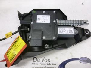 Gebruikte Handrem motor Peugeot 3008 I (0U/HU) 1.6 HDiF 16V Prijs € 200,00 Margeregeling aangeboden door De Vos Onderdelen