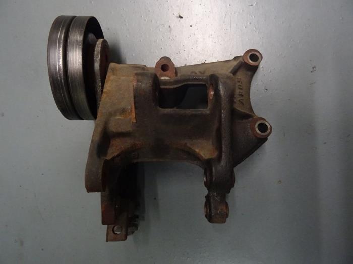 Gebruikte Dynamosteun onder Citroen Xantia Break (X1/2) 1.8i X,SX Prijs € 35,00 Margeregeling aangeboden door De Vos Onderdelen