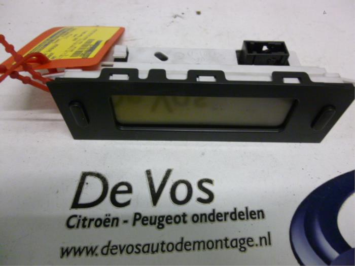 Gebruikte Display Interieur Peugeot 807 2.0 HDi 16V Prijs € 80,00 Margeregeling aangeboden door De Vos Onderdelen