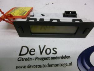 Gebruikte Display Interieur Peugeot 807 2.0 HDi 16V Prijs € 80,00 Margeregeling aangeboden door De Vos Onderdelen