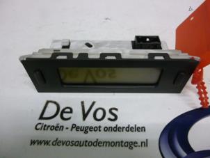 Gebruikte Display Interieur Peugeot 807 2.0 HDi 16V Prijs € 80,00 Margeregeling aangeboden door De Vos Onderdelen