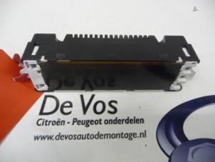 Gebruikte Display Interieur Peugeot 207/207+ (WA/WC/WM) 1.6 HDi 16V Prijs € 55,00 Margeregeling aangeboden door De Vos Onderdelen