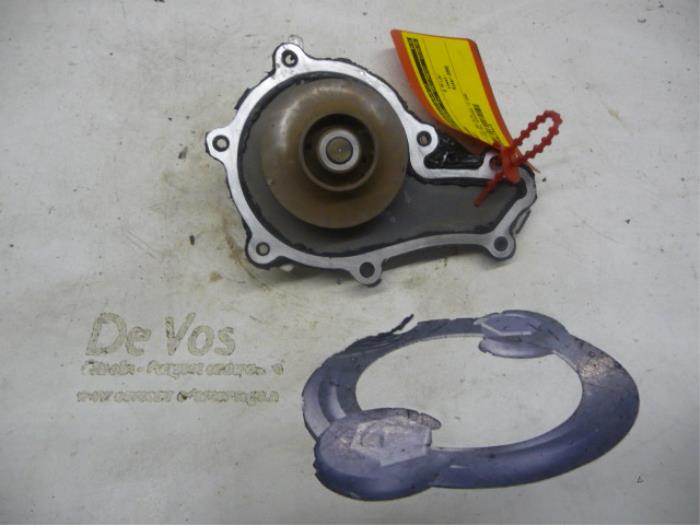 Gebruikte Waterpomp Peugeot 206 (2A/C/H/J/S) 1.4 HDi Prijs € 35,00 Margeregeling aangeboden door De Vos Onderdelen