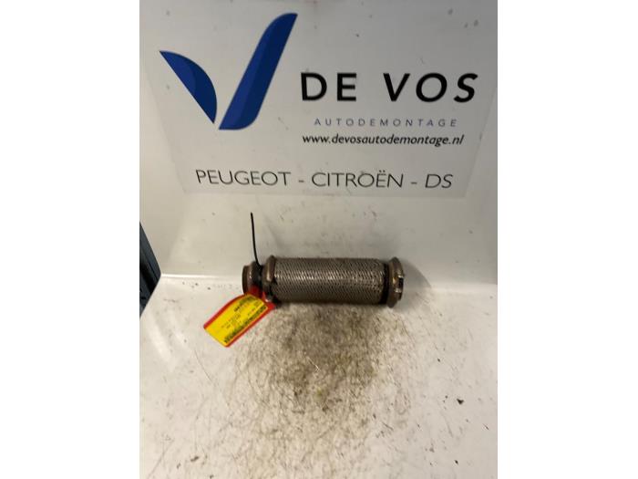 Gebruikte Uitlaat voorpijp Citroen C4 Berline (LC) 2.0 16V Prijs € 45,00 Margeregeling aangeboden door De Vos Onderdelen