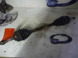Gebruikte Aandrijfas links-voor Citroen C3 (FC/FL/FT) 1.4 HDi 16V Prijs € 55,00 Margeregeling aangeboden door De Vos Onderdelen
