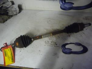 Gebruikte Aandrijfas links-voor Citroen C2 (JM) 1.1 Prijs € 55,00 Margeregeling aangeboden door De Vos Onderdelen