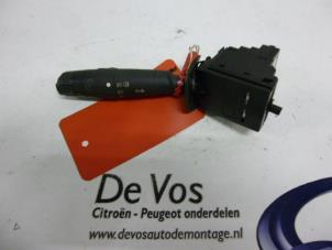Gebruikte Schakelaar Stuurkolom (licht) Peugeot 605 (6B) 2.1 TD 12V Prijs € 35,00 Margeregeling aangeboden door De Vos Autodemontagebedrijf