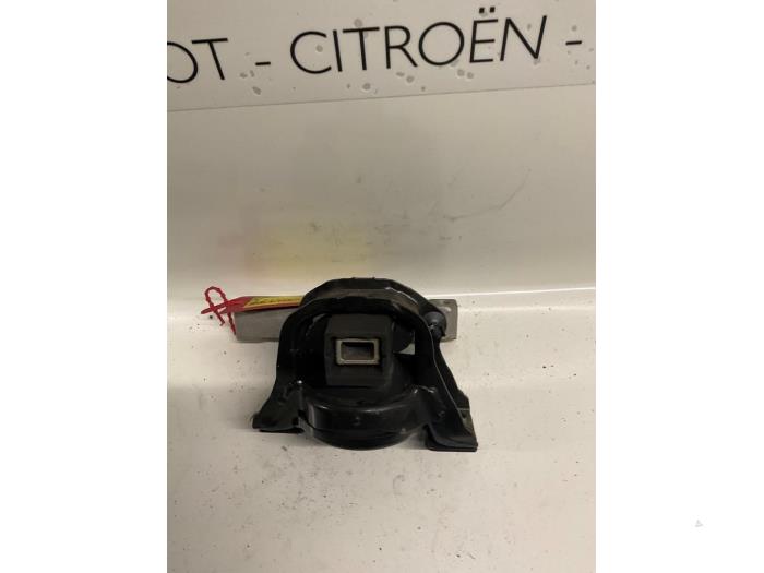 Gebruikte Motorsteun Peugeot 1007 (KM) 1.4 16V Prijs € 25,00 Margeregeling aangeboden door De Vos Onderdelen
