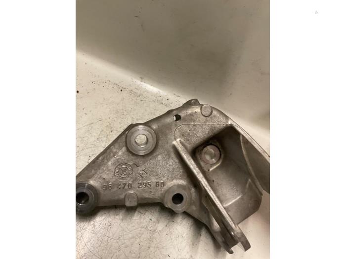 Gebruikte Motorrubber Peugeot 407 Prijs € 20,00 Margeregeling aangeboden door De Vos Onderdelen
