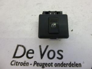 Gebruikte Schakelaar Elektrisch Raam Citroen Jumper Prijs € 15,00 Margeregeling aangeboden door De Vos Autodemontagebedrijf