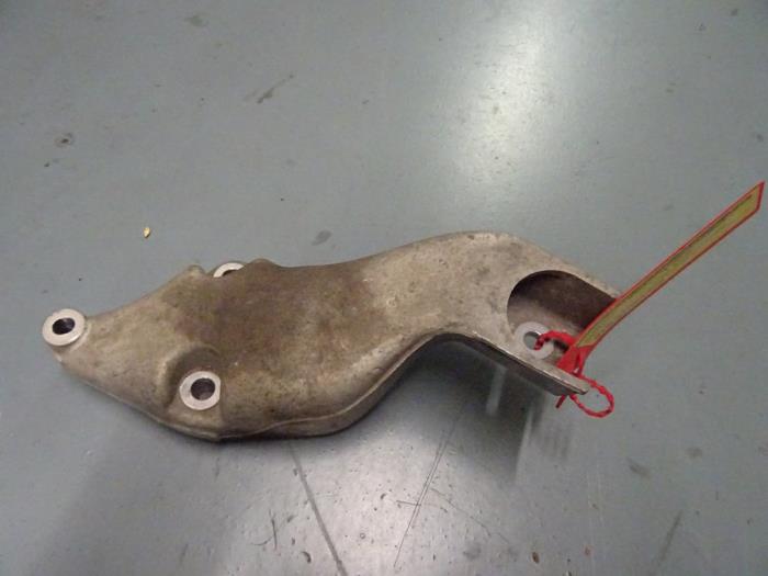 Gebruikte Motorsteun Peugeot 306 (7A/C/S) 1.6i XR,XT,ST Prijs € 25,00 Margeregeling aangeboden door De Vos Onderdelen