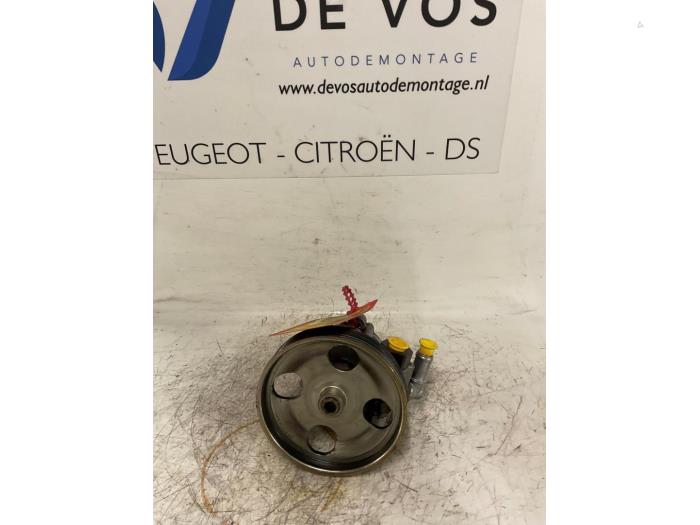 Gebruikte Servopomp Peugeot 607 (9D/U) 2.2 16V Prijs € 70,00 Margeregeling aangeboden door De Vos Onderdelen