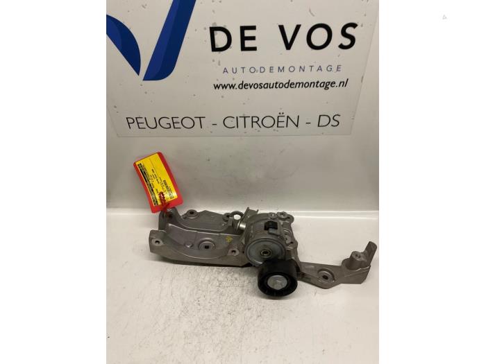 Gebruikte Dynamosteun boven Citroen C6 (TD) 2.2 HdiF 16V Prijs € 20,00 Margeregeling aangeboden door De Vos Onderdelen