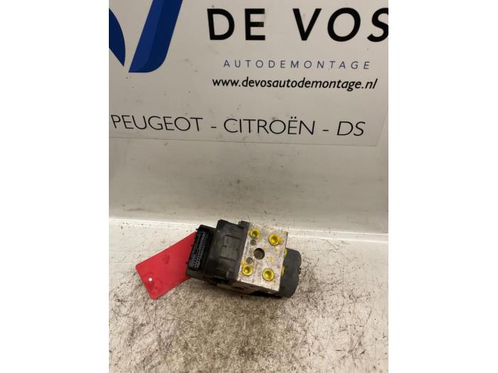 Gebruikte ABS Pomp Peugeot 605 (6B) 3.0 SV,Executive V6 24V Prijs € 90,00 Margeregeling aangeboden door De Vos Onderdelen