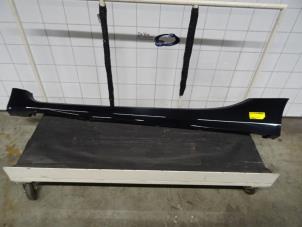 Gebruikte Zijskirt links Peugeot iOn Prijs € 250,00 Margeregeling aangeboden door De Vos Onderdelen