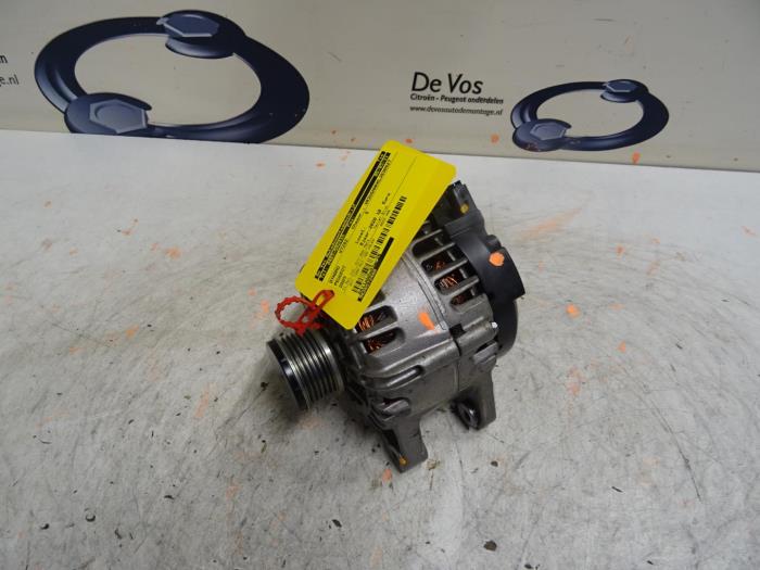 Gebruikte Alternator Peugeot 2008 Prijs € 100,00 Margeregeling aangeboden door De Vos Onderdelen