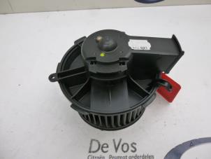 Gebruikte Kachel Ventilatiemotor Peugeot 206 SW (2E/K) 1.4 Prijs € 55,00 Margeregeling aangeboden door De Vos Autodemontagebedrijf