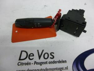 Gebruikte Schakelaar Stuurkolom (licht) Citroen Xantia (X1/2) 2.0i SX,VSX Prijs € 35,00 Margeregeling aangeboden door De Vos Autodemontagebedrijf