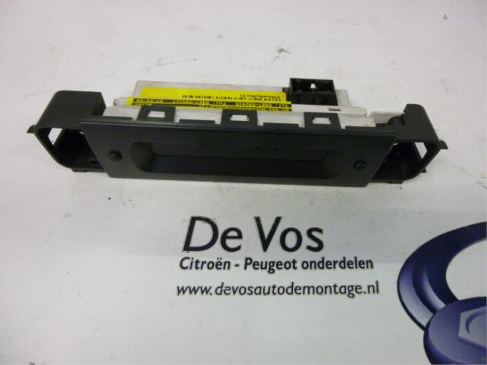 Gebruikte Display Interieur Peugeot 406 Prijs € 45,00 Margeregeling aangeboden door De Vos Onderdelen
