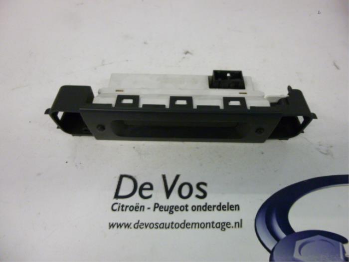 Gebruikte Display Interieur Peugeot 406 (8B) 1.8 S,SL,ST,STX 16V Prijs € 45,00 Margeregeling aangeboden door De Vos Onderdelen