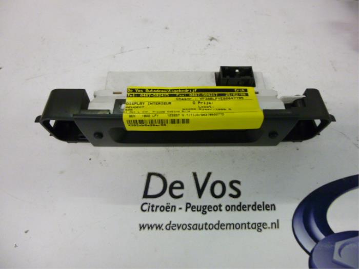 Gebruikte Display Interieur Peugeot 406 (8B) 1.8 16V Prijs € 45,00 Margeregeling aangeboden door De Vos Onderdelen