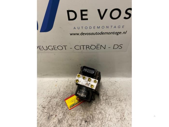 Gebruikte ABS Pomp Citroen Saxo Prijs € 90,00 Margeregeling aangeboden door De Vos Onderdelen