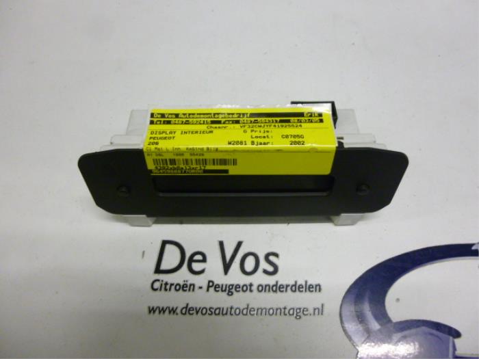 Gebruikte Display Interieur Peugeot 206 (2A/C/H/J/S) 1.9 D Prijs € 45,00 Margeregeling aangeboden door De Vos Onderdelen