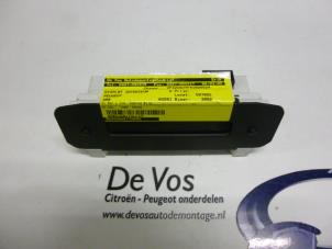 Gebruikte Display Interieur Peugeot 206 (2A/C/H/J/S) 1.9 D Prijs € 45,00 Margeregeling aangeboden door De Vos Onderdelen