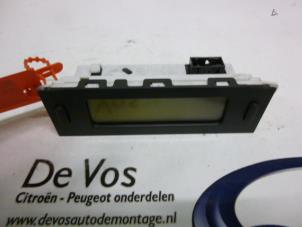 Gebruikte Display Interieur Peugeot 807 2.2 HDiF 16V Prijs € 80,00 Margeregeling aangeboden door De Vos Onderdelen