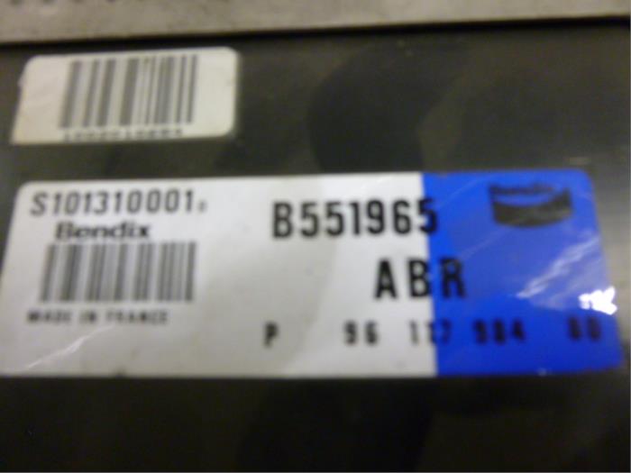 Computer ABS van een Peugeot 405 1991