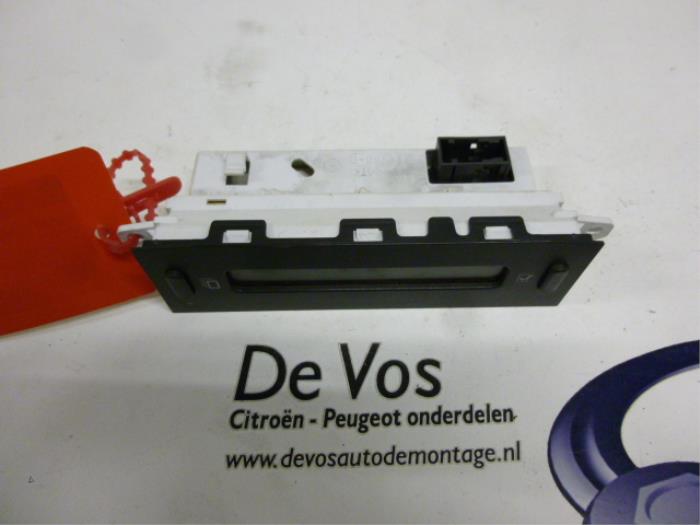 Gebruikte Display Interieur Citroen C3 (FC/FL/FT) 1.4 HDi 16V Prijs € 35,00 Margeregeling aangeboden door De Vos Onderdelen
