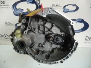 Gebruikte Versnellingsbak Peugeot 1007 (KM) 1.4 16V Prijs € 450,00 Margeregeling aangeboden door De Vos Onderdelen