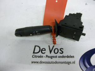 Gebruikte Schakelaar Stuurkolom (licht) Peugeot 605 (6B) 3.0 SV Prijs € 35,00 Margeregeling aangeboden door De Vos Autodemontagebedrijf