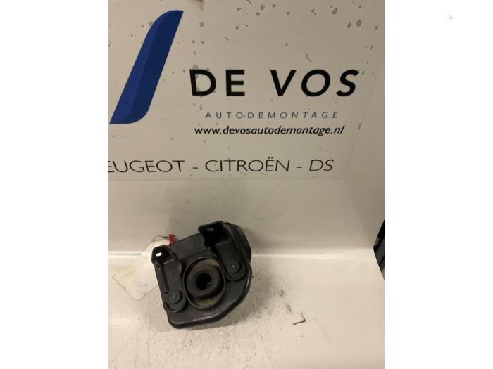 Gebruikte Motorsteun Peugeot 605 (6B) 2.1 SLdt,SRdt,SVdt,Autom.12V Prijs € 25,00 Margeregeling aangeboden door De Vos Onderdelen