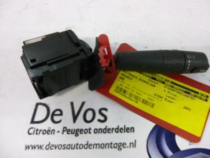 Gebruikte Schakelaar Ruitenwisser Peugeot 406 (8B) 2.0 16V ST,SV Prijs € 35,00 Margeregeling aangeboden door De Vos Autodemontagebedrijf