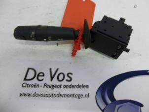 Gebruikte Schakelaar Stuurkolom (licht) Peugeot 607 (9D/U) 2.2 HDi 16V FAP Prijs € 35,00 Margeregeling aangeboden door De Vos Autodemontagebedrijf