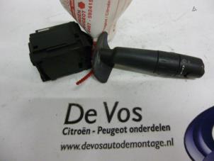 Gebruikte Ruitenwis Schakelaar Peugeot 605 (6B) 2.1 TD 12V Prijs € 35,00 Margeregeling aangeboden door De Vos Autodemontagebedrijf